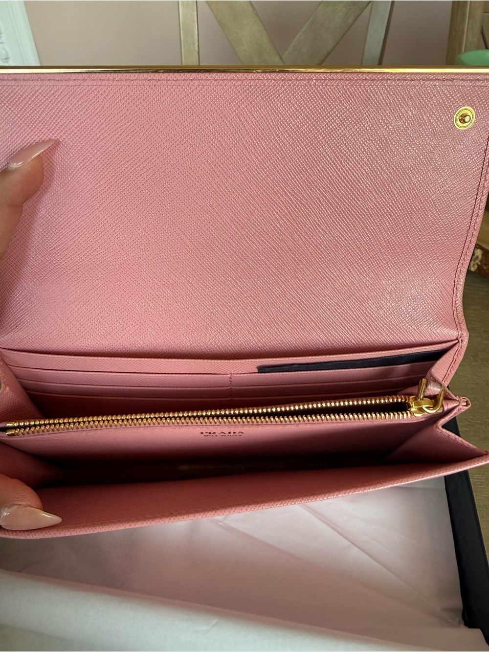 Authentic Prada Pink Saffiano Leather Wallet with Gold Logo Authentic - Picture 3 of 13